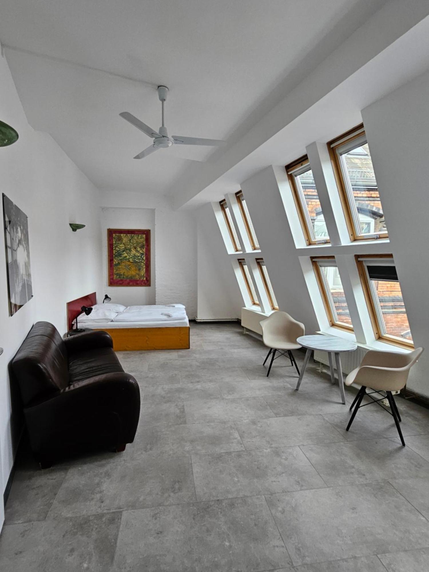 Hostal Fabrik - *
