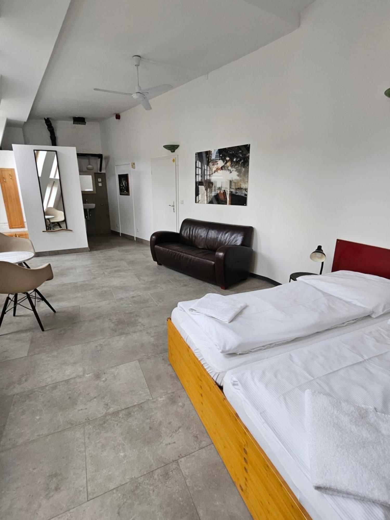 Fabrik - Baxpax Hostel